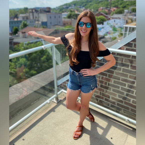 Abercrombie High Waist 4” inseam medium wash distressed shorts - Picture 5 of 7